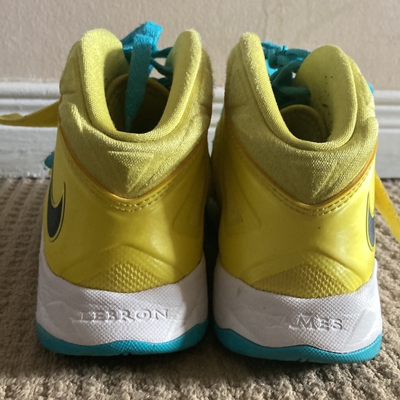 yellow lebron James basketball shoes - Picture 2 of 4